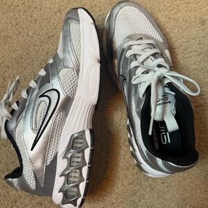 Gray & Black Everyday Athletic Nike Sneakers Size 8M